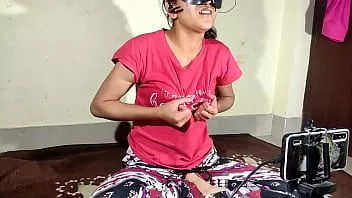 تشغيل Desi bhabhi ritika يعيش استمناء في فيديو مكالمة
