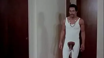 تشغيل الزوجة تدرك الخيال مع الأسود الأفريقي