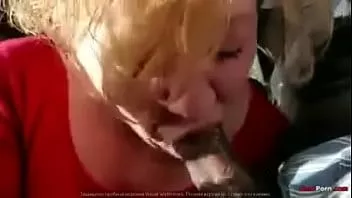Abspielen Eine richtig gealterte Dame lutschte einen schwarzen Schwanz