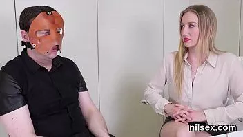 play Heißes Teenie wurde zur hemmungslosen Therapie in Anal-Knutscherei gebracht