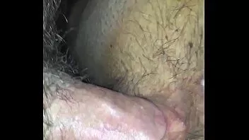 Oynat Topuklu sürtük latina arkadan yakın çekim alıyor
