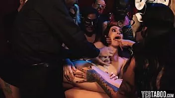Riproduci Questa bella ragazzina ha bisogno di affrontare le sue paure