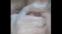 تشغيل ذكر ساخن يتفوق على قضيبه الصلب من أجل قذف المني الذي لا نهاية له
