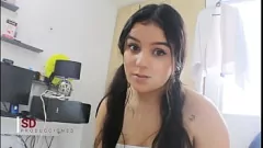 play Üvey baba onu erkek arkadaşıyla yakaladıktan sonra üvey kız kardeşini sikiyor