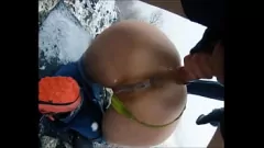 Riproduci Avventura anale all'aperto innevata con Nicole