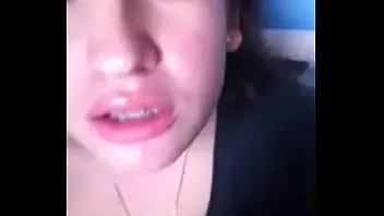 Redare Scarlettfeet latina sexy își lingă picioarele