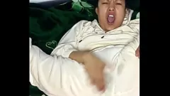 播放 哥伦比亚家庭主妇以强大的喷气开始她的一天