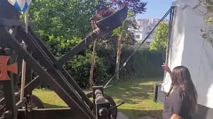 Jouer Expulsé du château pour avoir utilisé la chambre de Queen comme aire de jeux fétiche - latin amateur Paty