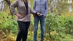 Odtwórz Chubby Milf Elena's Public Outdoor Fetish Fun with Aleksandr