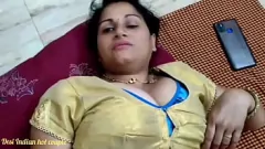 تشغيل جارتي Annu Bhabhi القذرة يتحدث Desi الهندية MMS