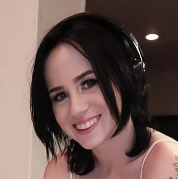 Star du porno Remi Jones